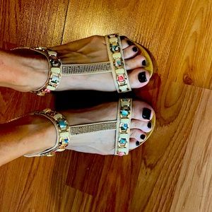 81/2 sandal really  pretty. Can be worn every day or to a special event.